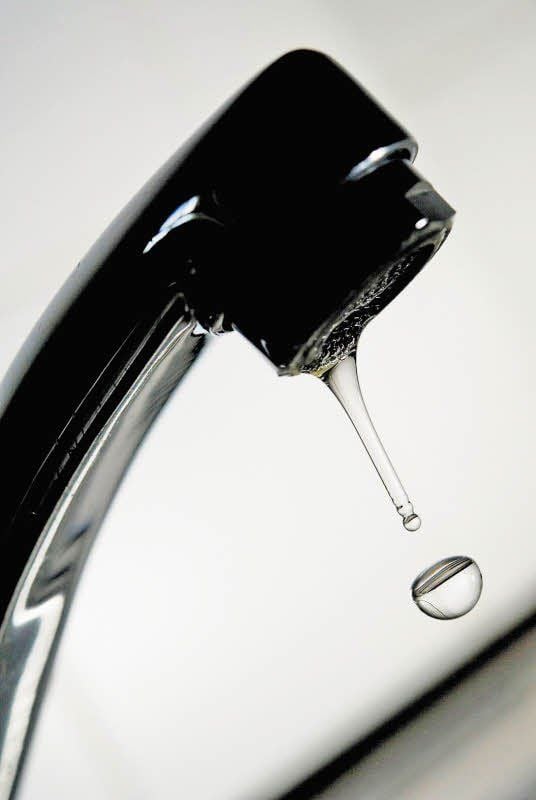 Mit einer Mitteilung ihres Abwasserbetriebs müssen viele Hausbesitzer aktuell rechnen. Darin wird der Austausch alter Trinkwasserleitungen aus Blei angekündigt.