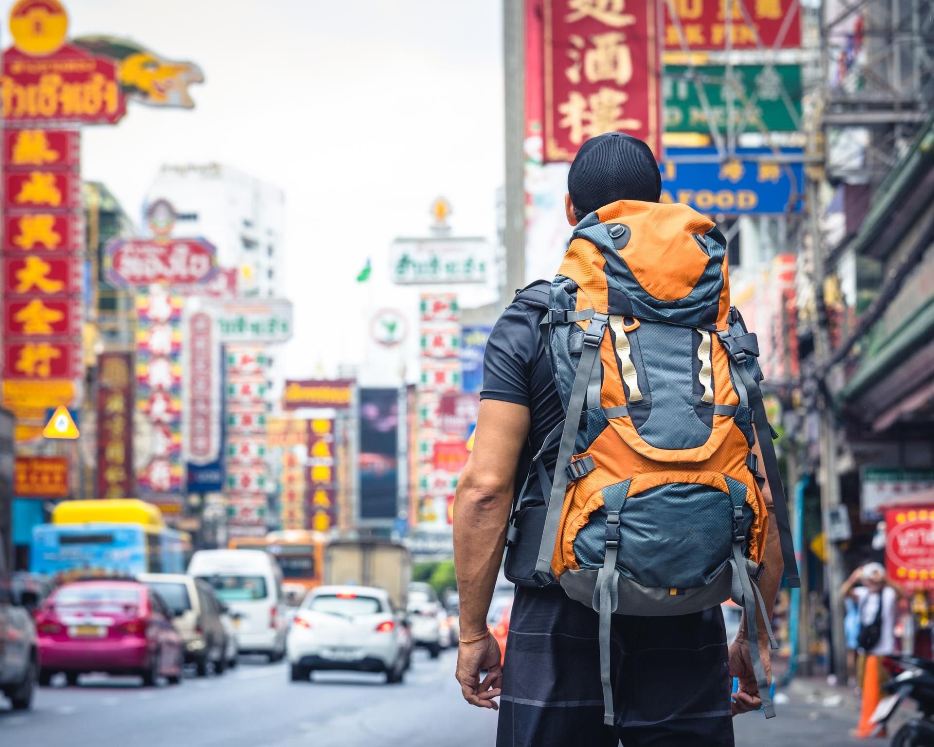 Backpacker sind üblicherweise mit dem Rucksack unterwegs. Sie reisen mit kleinem Gepäck, kleinem Budget und oft zieht es sie in Länder, die Exotik versprechen.