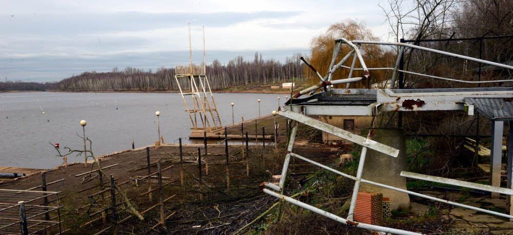 Trümmerfeld: Das Vereinsgelände des Kanu-Clubs am Osendorfer See ist immer noch vom Hochwasser gezeichnet.