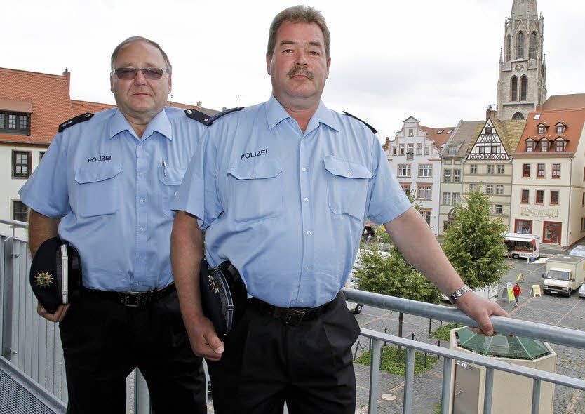 Steffen Brückner und Lothar Eckert sind zwei der drei Regionalbereichsbeamten in Merseburg.