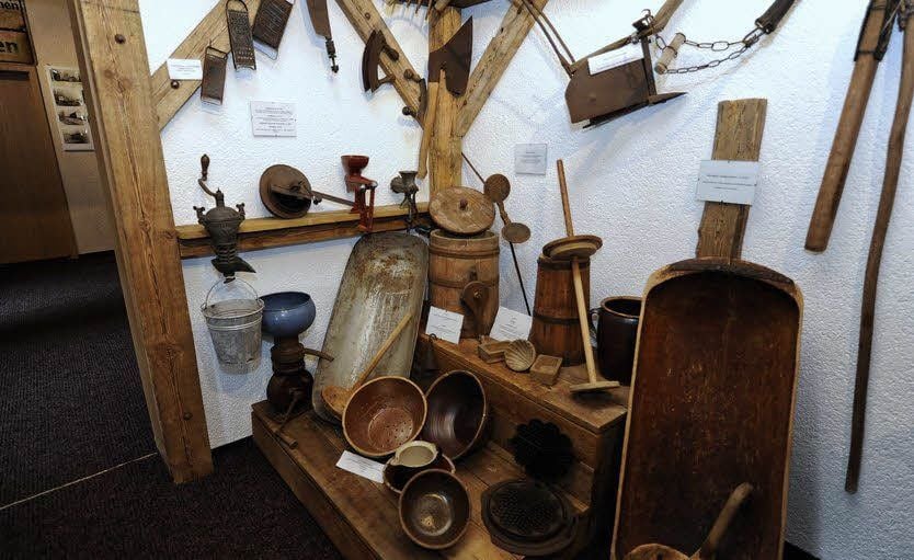 Viele Utensilien früherer Handwerksmeister und Haushalte bereichern die Ausstellung im Heimatstübchen.
