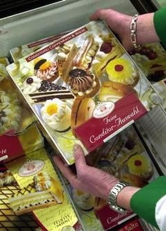 Eine Tiefkühlpackung der Firma Coppenrath & Wiese mit dem Namen «Feine Conditor Auswahl» (Foto: dpa)