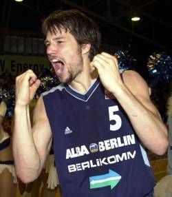 Grund zum Jubeln hatte Jörg Lütcke von ALBA Berlin diesmal nicht. Der Verein mußte sich bei EWE BasketsOldenburg mit 76:79 (36:48) geschlagen geben (Foto: dpa).