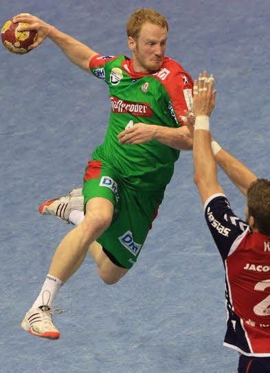 Wenn man diese Hochwasserkatastrophe so hautnah mitbekommt, ist das etwas anderes“, sagte Magdeburgs Nationalspieler Stefan Kneer tief betroffen.