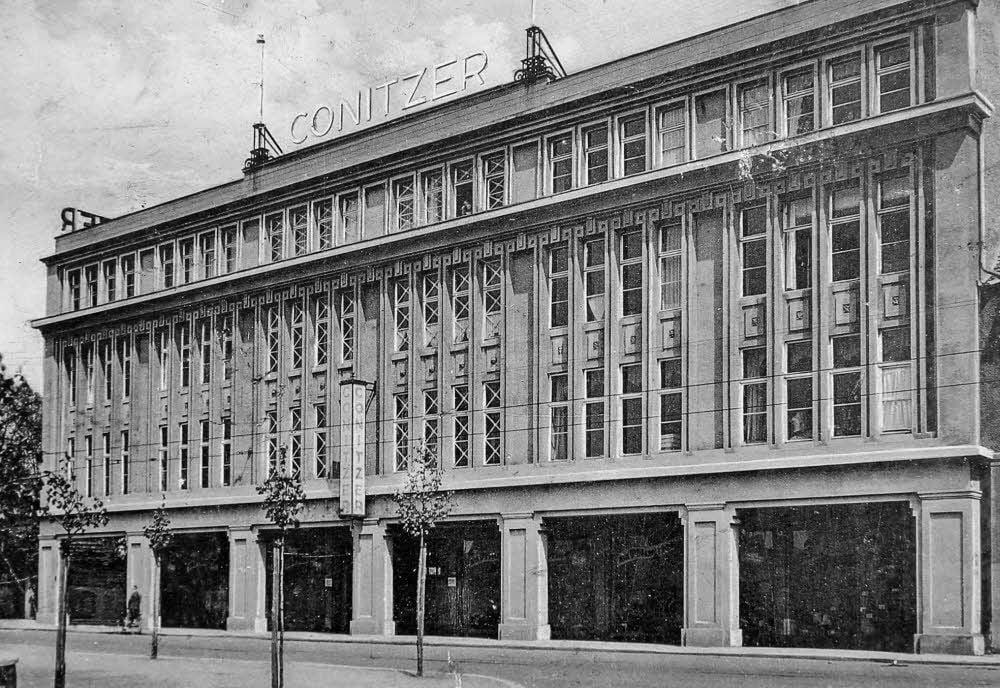Das Kaufhaus Conitzer hatte in den 1930er Jahren einen jüdischen Geschäftsführer. Er wanderte nach Israel aus.