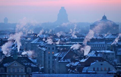 Über den Dächern von Leipzig. Eine 51 Jahre alte Frau und zwei 31 und 18Jahre alte Männer sind in Leipzig unter dem Verdacht festgenommenworden, einen 42-Jährigen erstochen zu haben. (FOTO: DPA)