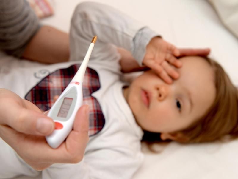 Fieber gehört zu den möglichen ersten Symptomen bei Ringelröteln. Der Hautausschlag zeigt sich erst später - und oft auch gar nicht. Dann bringt nur ein Bluttest Klarheit. Foto: Andrea Warnecke/dpa-tmn