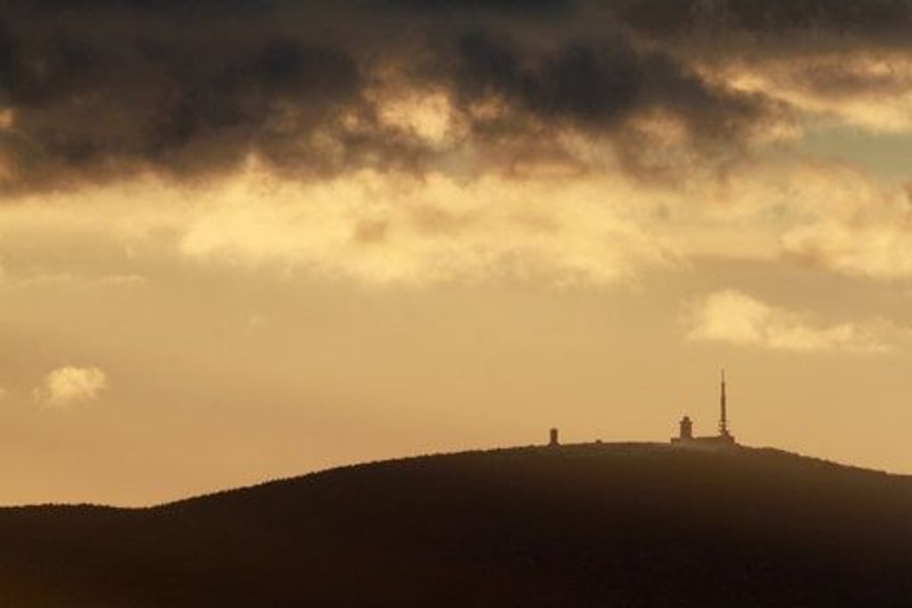 Heute Nachmittag und Abend (19. September) ist es überwiegend stark bewölkt. Der Brocken ist, laut dem deutschen Wetterdienst, zeitweise in Wolken, jedoch niederschlagsfrei.