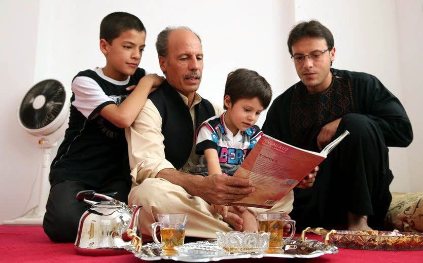 Amiri und sein Sohn Jamshed leben in Kabul und glauben derzeit nicht an eine sichere Zukunft für sich und Amiris Enkel Sohail (l.) und Sohrab.