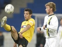 Zweikampf zwischen Christos Kontis (l, Athen) und Simon Rofles (r., Aachen) (Foto: dpa)