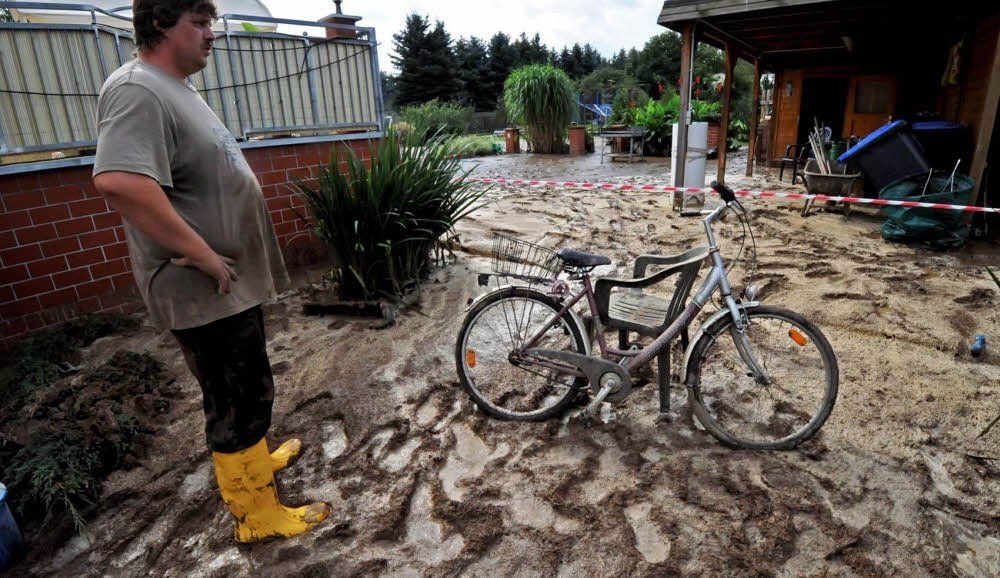 2011 wälzten sich Schlammmassen über die Grundstücke.