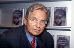 Karl Blessing, Inhaber des Blessing-Verlages, aufgenommen im Oktober 1998 in Mainz. Blessing ist im Alter von 63 Jahren gestorben. Der Verleger erlag bereits am Samstag (12.03.2005) in einem Münchner Krankenhaus einer schweren Krankheit. (Foto: dpa)