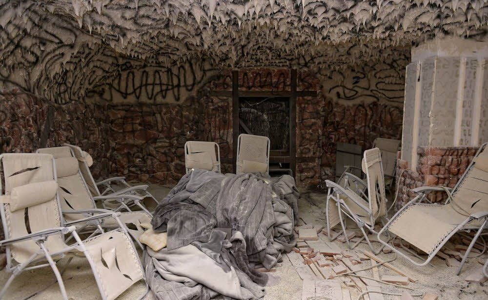 Einst ein Ort der Ruhe und Entspannung, ist die Grotte jetzt ein Ort sinnloser Zerstörungswut.