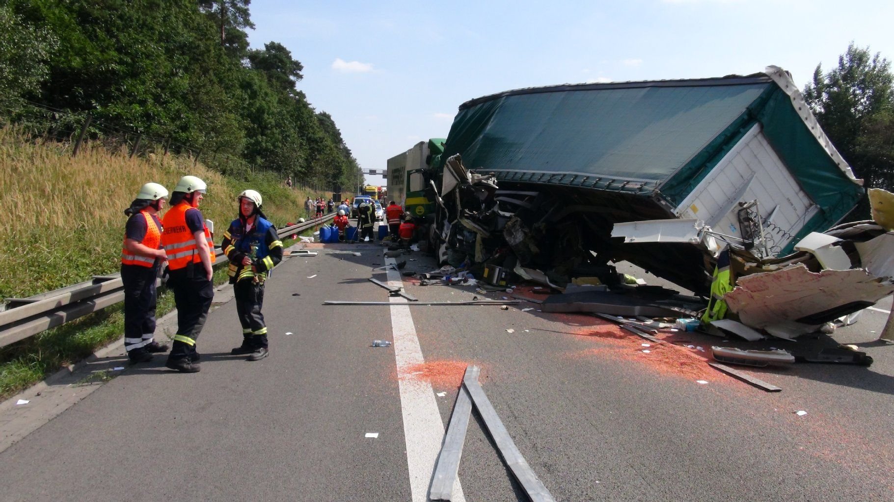 Dem Stau auf der A2 war dieser Unfall mit einem Lkw vorausgegangen.