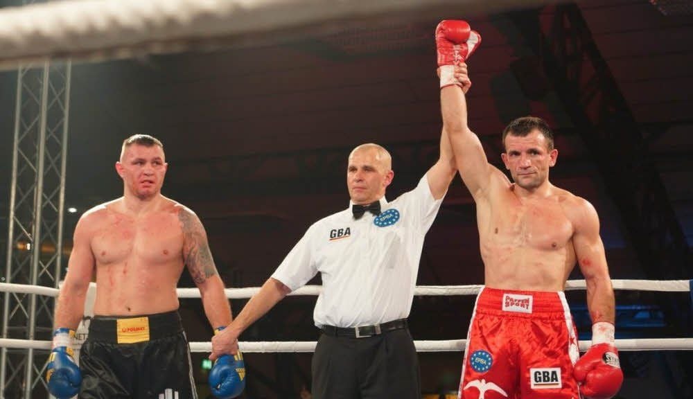 Noch siebenmal muss Taras Oleksiyenko, hier während der Dessauer Boxnacht, als Sieger den Ring verlassen - dann winkt wohl ein Titelkampf.