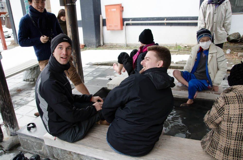 Ein Bild mit Symbolkraft: Studenten des Elite-Austauschprogramms tauchen in die japanische Kultur ein.