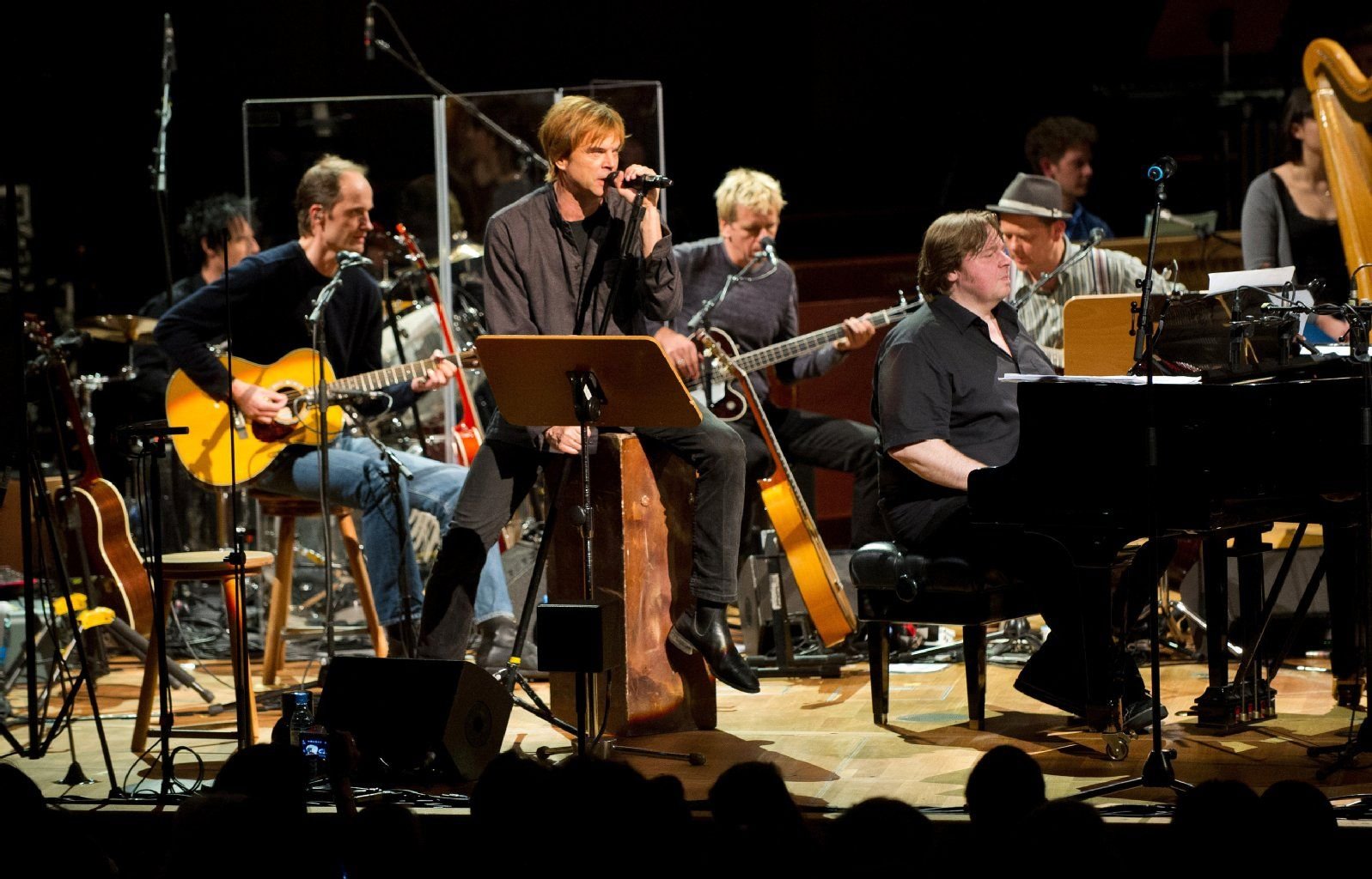 Die Band "Die Toten Hosen" mit Sänger Campino (M) in der Tonhalle Düsseldorf (Nordrhein-Westfalen)