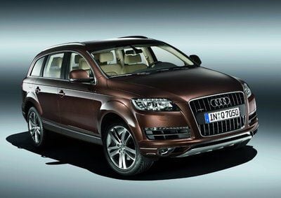 Schön lang, schön breit und auch schön teuer: Den Q7 von Audi gibt es ab sofort leicht geliftet. Wer mag, ist bei Preisen ab 51 100 Euro dabei. (FOTO: DPA)