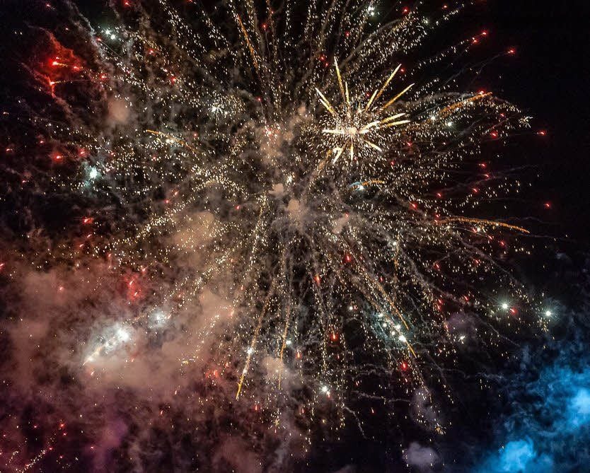Bunt und laut, so wird Silvester auch diesmal vielerorts sein.