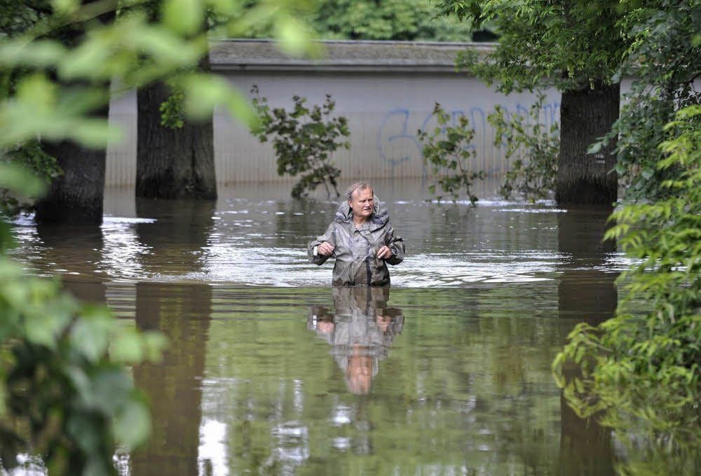 Das Hochwasser hatte das Gebiet jenseits der Dessau-Wörlitzer Eisenbahn vollkommen überflutet.