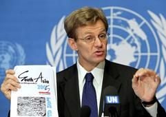 Jan Egeland, UN-Hilfskoordinator für die Erdbebenopfer in Pakistan, spricht vor Journalisten in Genf. (Foto: dpa)