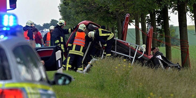 Es gestaltete sich schwierig, die junge Frau aus dem Autowrack zu befreien.