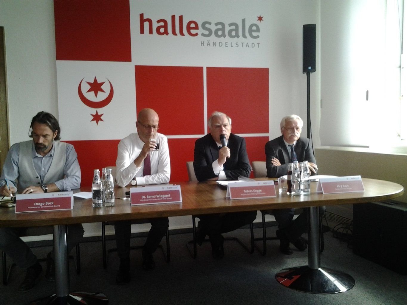 Pressekonferenz zum Thema Zentrale Anlaufstelle für Asylbewerber in Halle