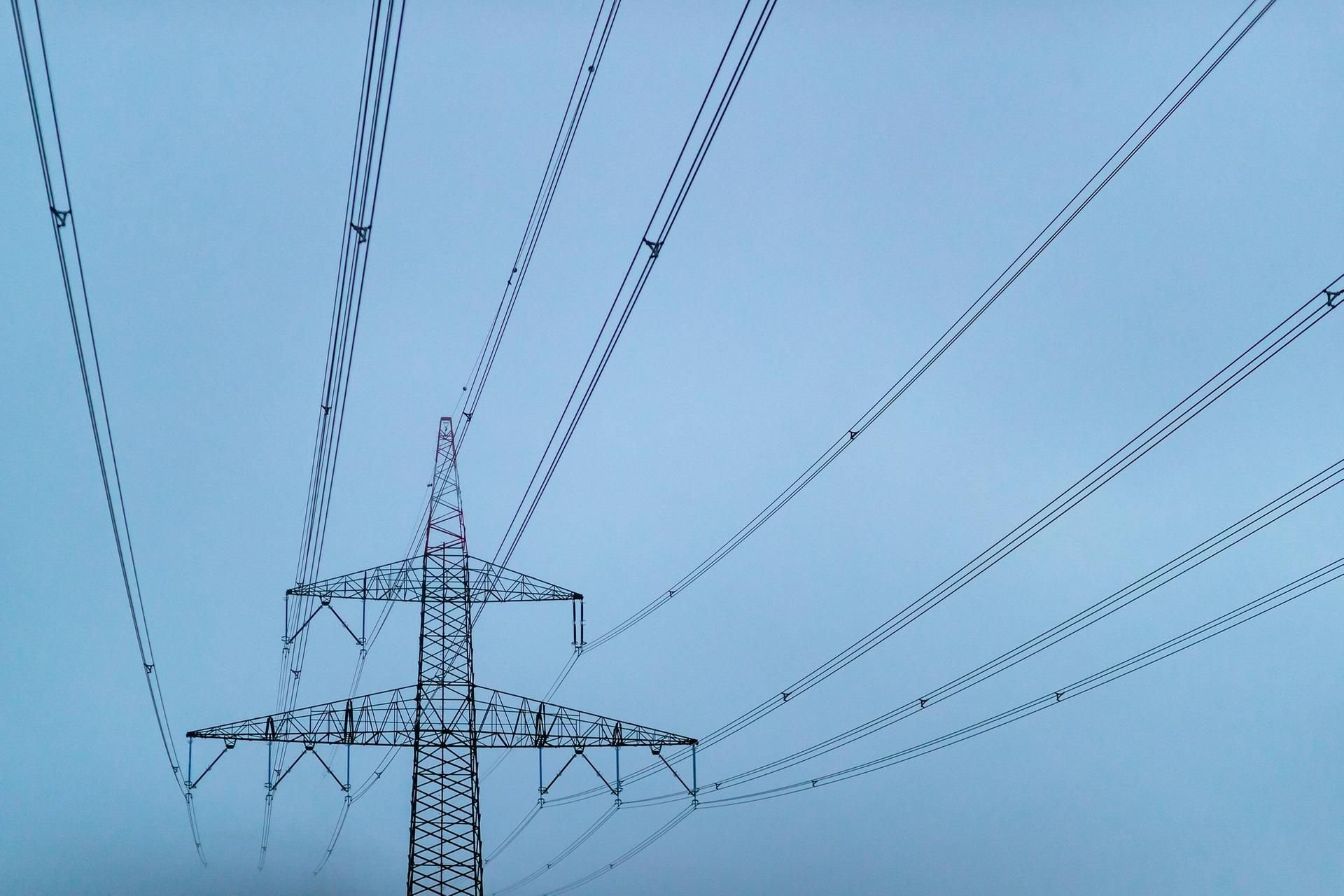 Die Leiche hing in zwölf Metern Höhe auf dem Strommast. (Symbolbild)