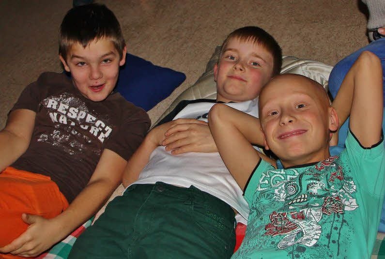 Oliver, Benny und Jonas (v. l.) fanden das Puppenspiel lustig.