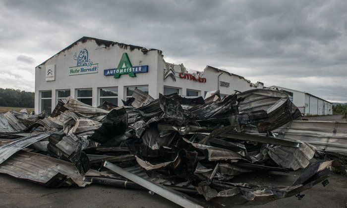Beim Brand in einer Autowerkstatt in Quedlinburg ist am Samstag ein Schaden von rund 100.000 Euro entstanden.