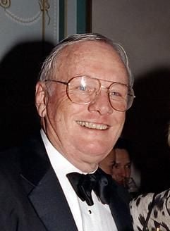 Der Astronaut Neil Armstrong in Berlin (Archivfoto vom 09.02.1999), der am 21. Juli 1969 als erster Mensch die Mondoberfläche betrat, feiert an diesem Freitag seinen 75. Geburtstag. «Das ist ein kleiner Schritt für einen Menschen, aber ein riesiger Sprung für die Menschheit». Der Satz von Neil Armstrong gehört zweifellos zu den berühmtesten Zitaten. Nach dem Ausscheiden aus der NASA lehrte Armstrong von 1971 bis 1979 als Professor für Luft- und Raumfahrttechnik an der Universität von Cincinnati (Ohio). Armstrong lebt derzeit auf seiner Farm in Lebanon (Ohio). (Foto: dpa)
