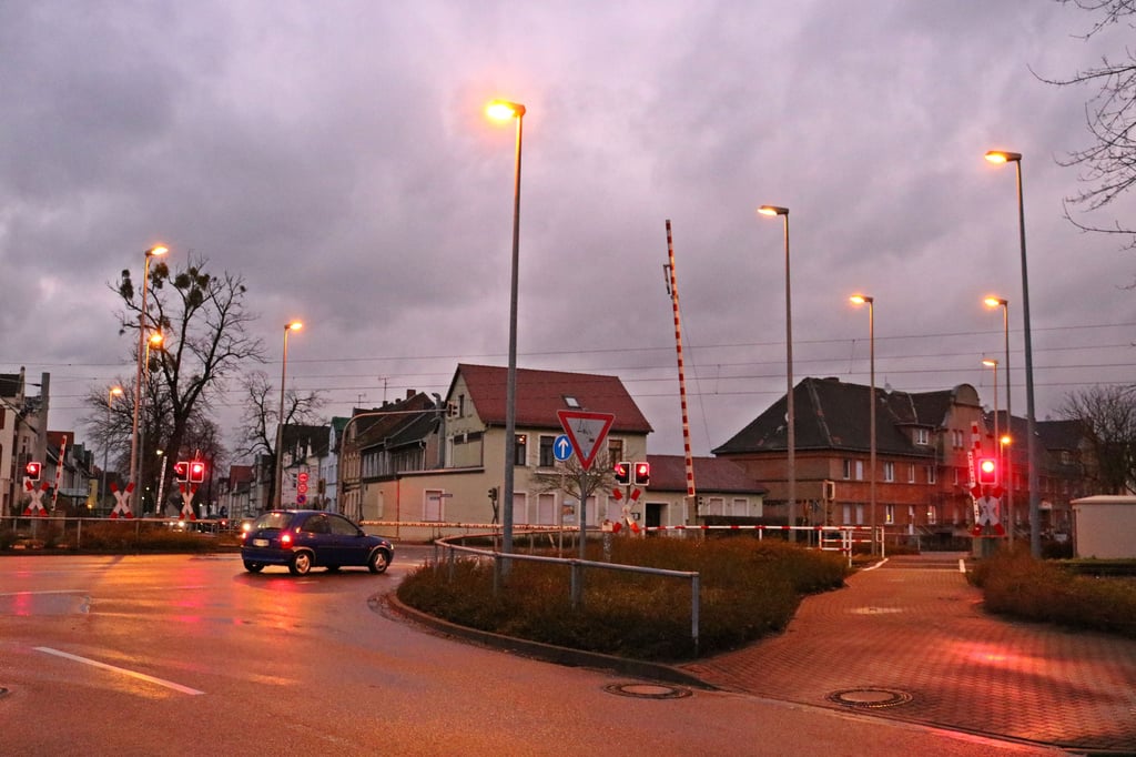 Der Bahnübergang in der Zerbster Kastanienallee bleibt vom 25. bis zum 28. April gesperrt.