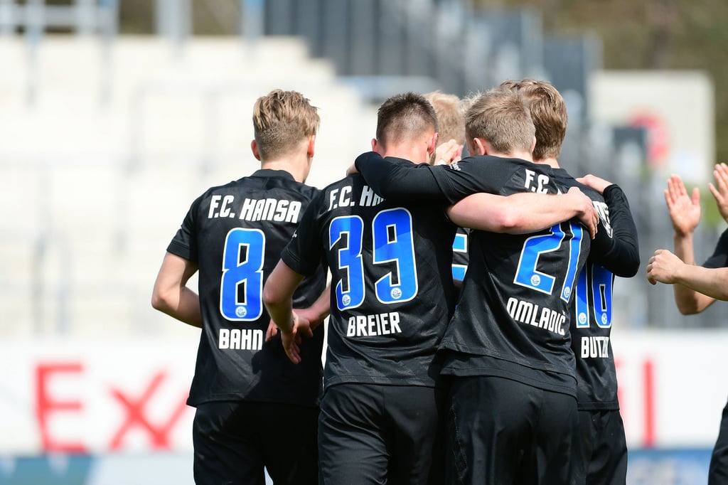 Hansa Rostock bleibt Tabellenführer der 3. Liga.