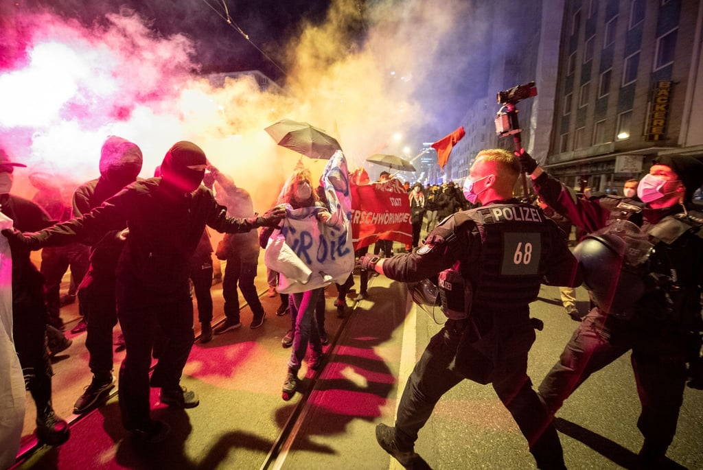 Proteste in Großstädten: Nicht jeder ist mit den neuen Ausgangsbeschränkungen einverstanden.