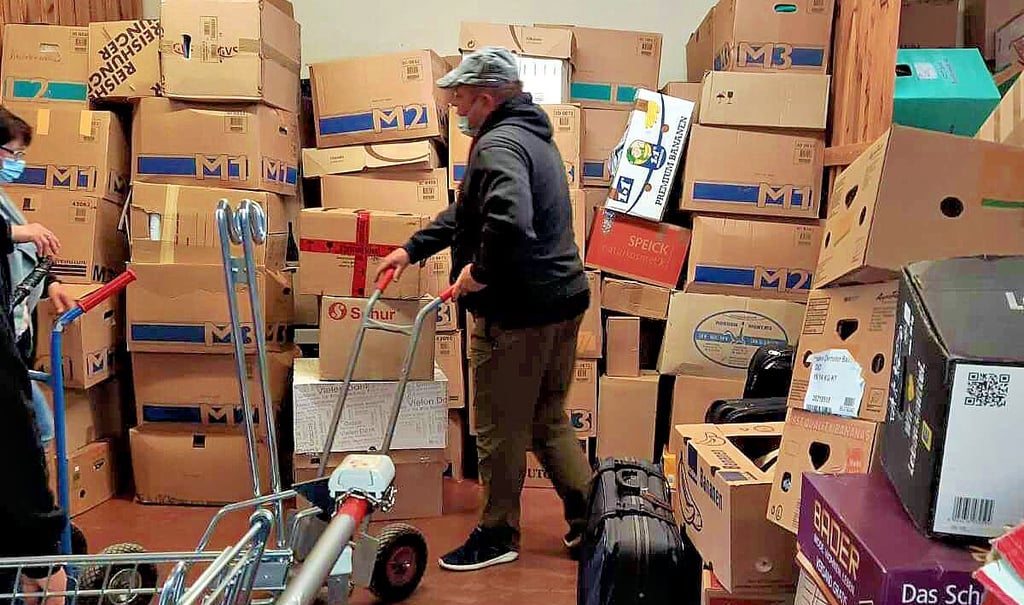 Der Hilfsgütertransport aus Wulkau trug am Sonnabend dazu bei, einen Lagerraum der Evangelischen Anstaltskirchengemeine Lobetal bei Bernau gut zu füllen.