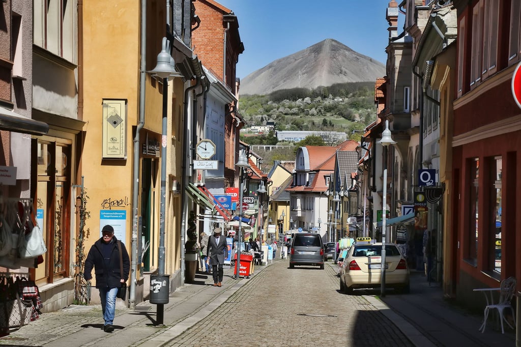 Blick in die Göpenstraße, die Haupteinkaufsmeile von Sangerhausen