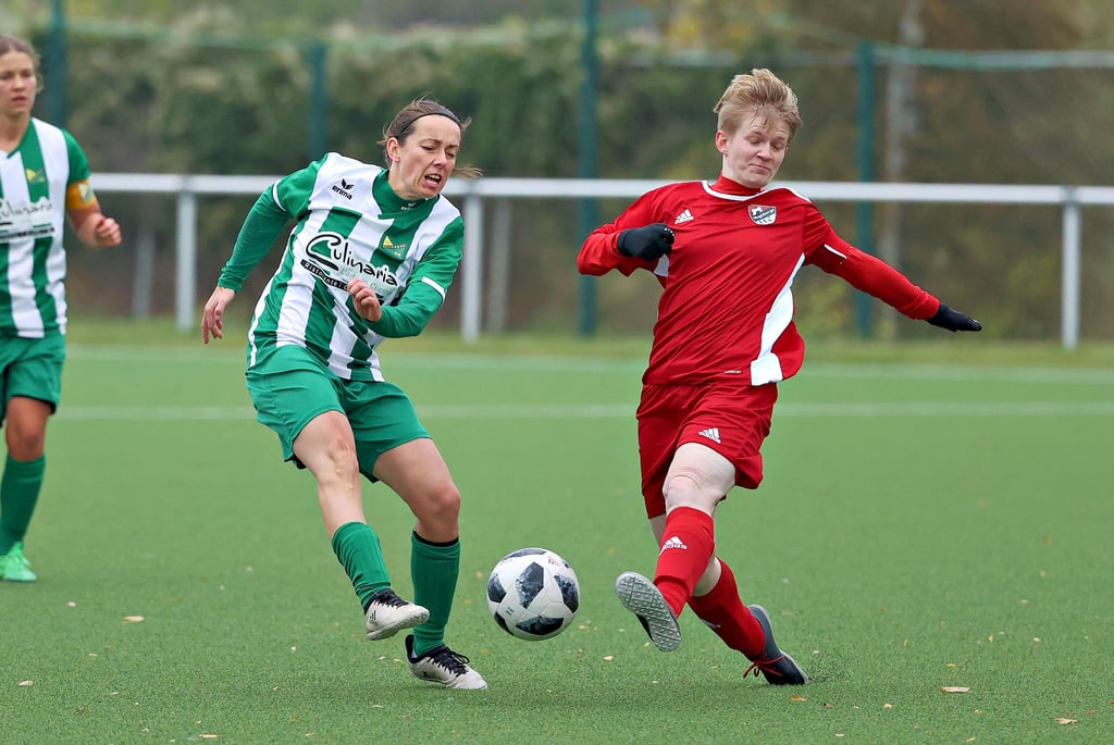 Melissa Krakowski (l.) von Besiegdas und MFFC-Spielerin Jana Wohlfahrt können mit der Saison ihrer beiden Teams zufrieden sein.