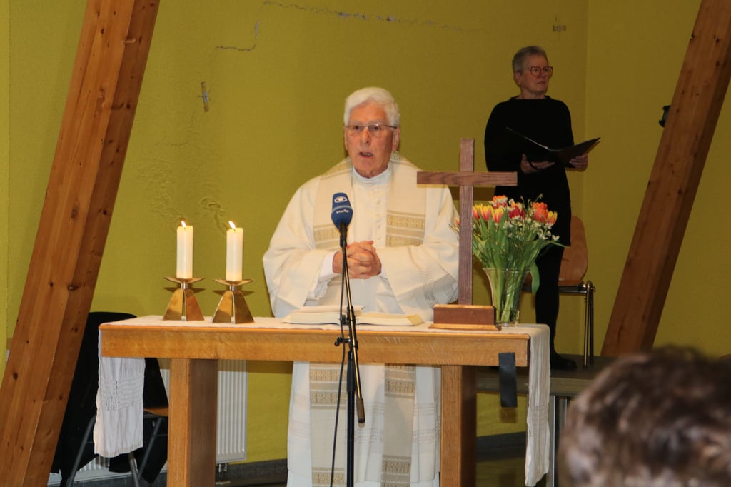 Pater Andreas O. Praem beim Rundfunkgottesdienst in Biederitz.