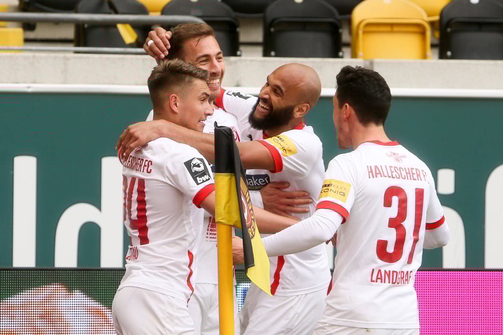 Der HFC jubelt über einen Rekord-Sieg bei Dynamo Dresden.