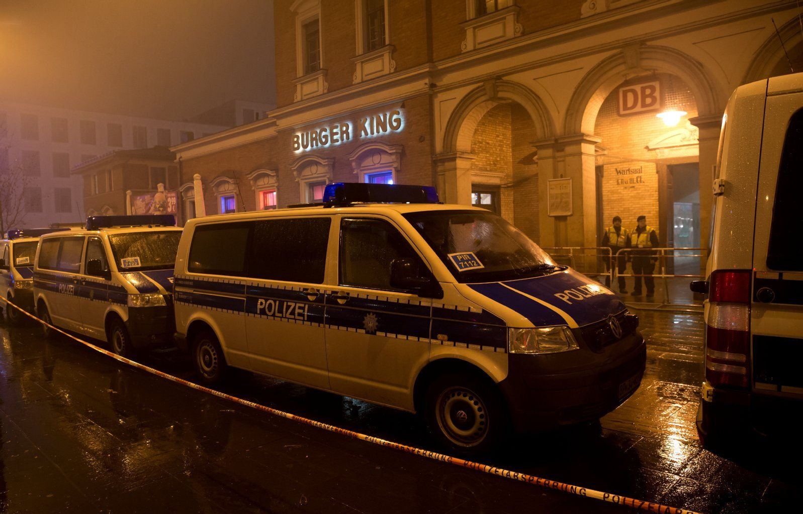 Polizei in München vor dem Bahnhof in Pasing.