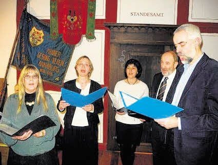 Erstmals seit Jahren treten (v.l.) Dorothea Schulze, Eva-Maria Glüer, Katrin Sommer, Udo Sommer sowie Otto-Bernhard Glüer - einst Mitglieder der „Elster-Vokalisten“ wieder auf.