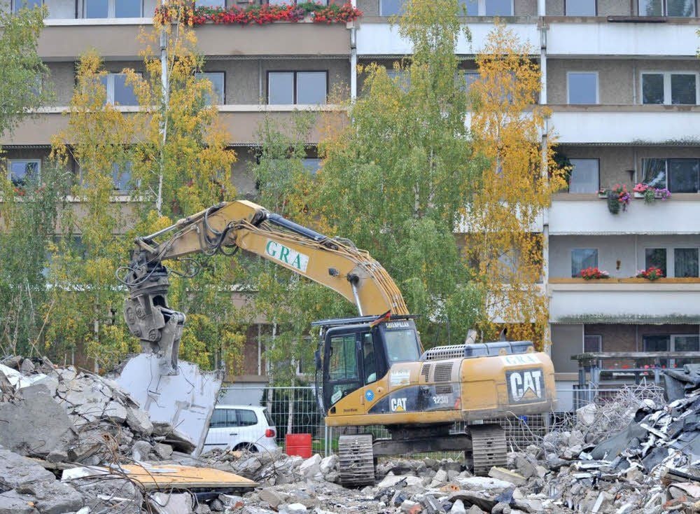 Der Betrieb GRA aus Gera soll nach dem Ex-Ärtzehaus in Wolfen-Nord auch viele Wohnungen abreißen.