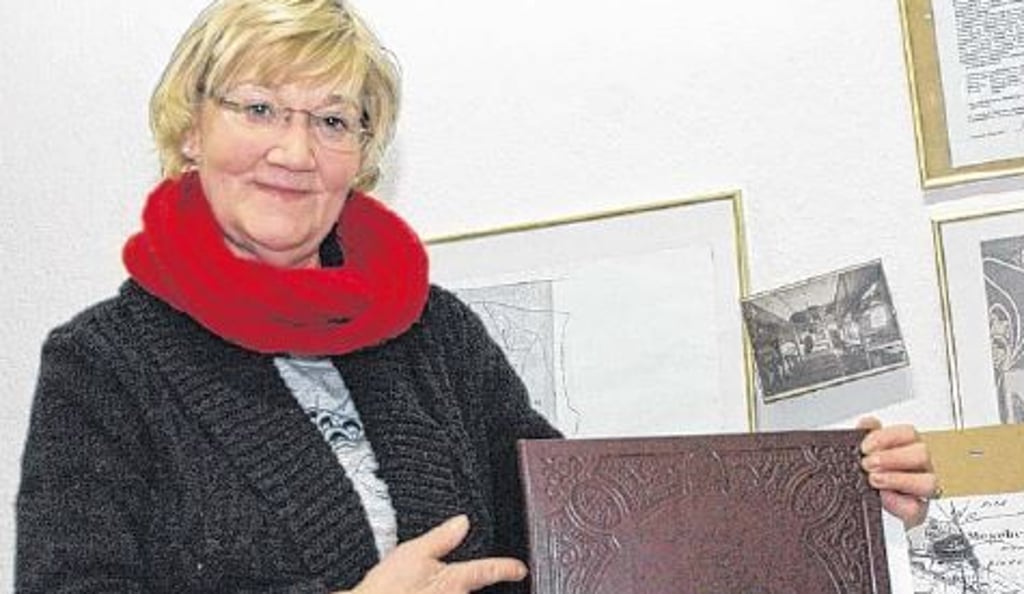 Renate Schulze engagiert sich für die Ortschronik in Meseberg.
