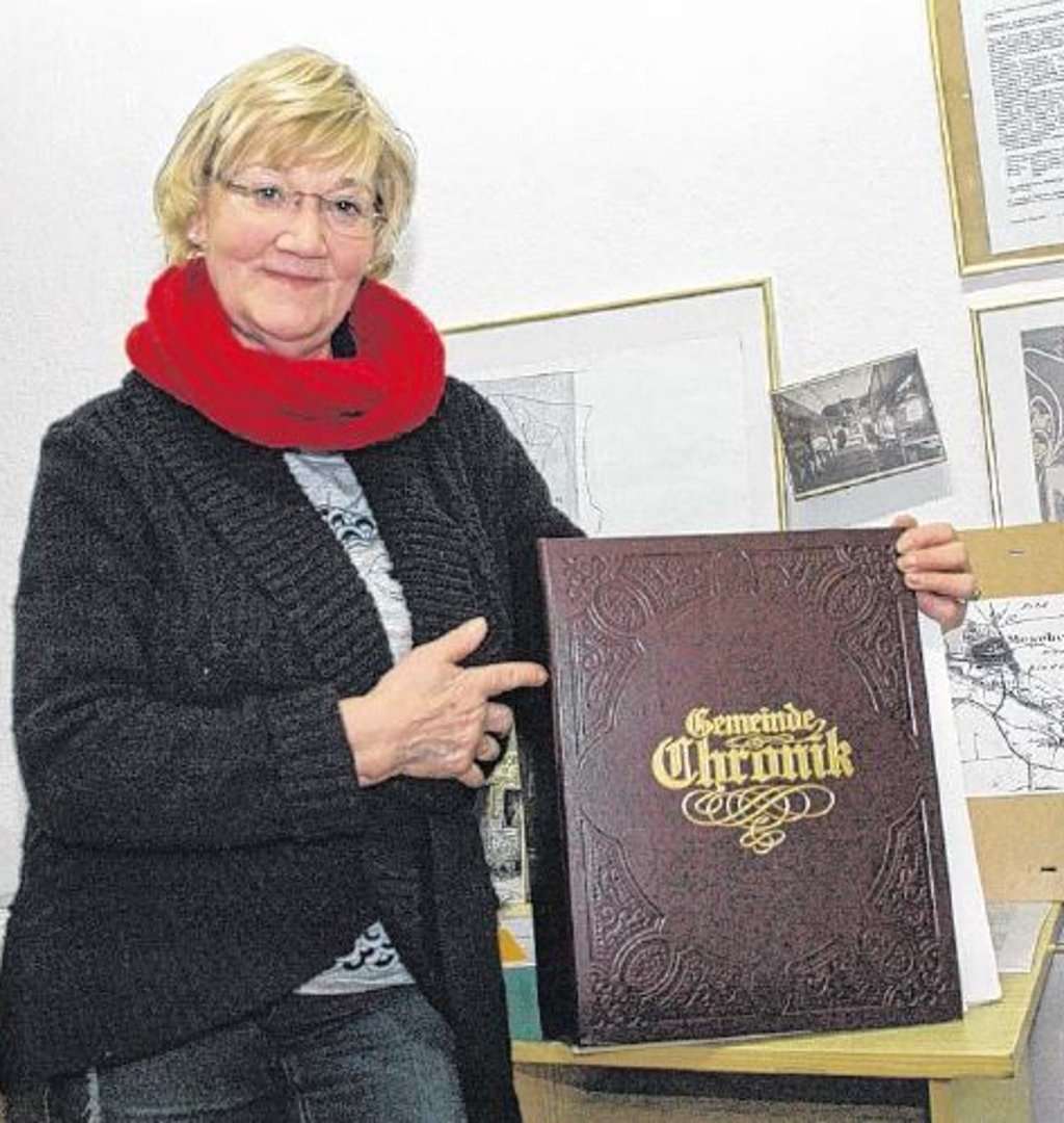 Renate Schulze engagiert sich für die Ortschronik in Meseberg.