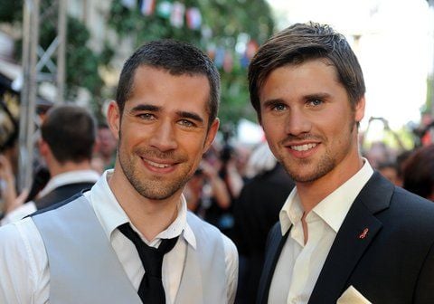 Die Schauspieler Jo Weil (l.) und Thore Schölermann im Juli 07. 2010 bei der Aids-Gala in Köln. Der Schauspieler Schölermann wird jetzt Moderator bei «The Voice». (FOTO: DPA)