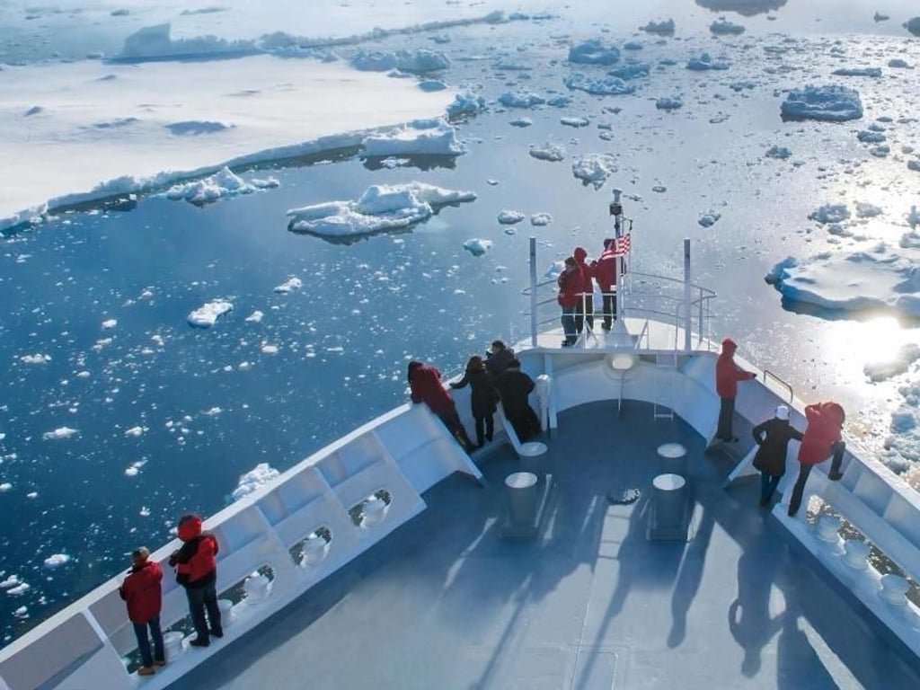 Zu Weihnachten mit dem Kreuzfahrtschiff in die Antarktis, wie hier mit Hapag-Lloyd? Dann sind weiße Weihnachten garantiert. Foto: Hapag-Lloyd Kreuzfahrten