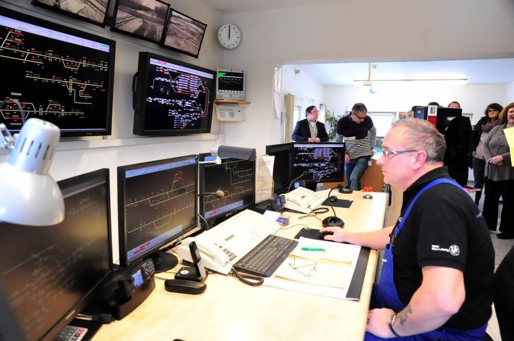Mibrag-Fahrdienstleiter Thomas Busse kann die Weichen in Profen nun am Computer stellen.