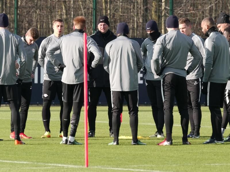 Training bei RB Leipzig. Der Bundesligist will seinen Nachwuchsbereich optimieren und meldet dafür zum Saisonende seine U23-Mannschaft vom Spielbetrieb ab. Foto: Peter Endig