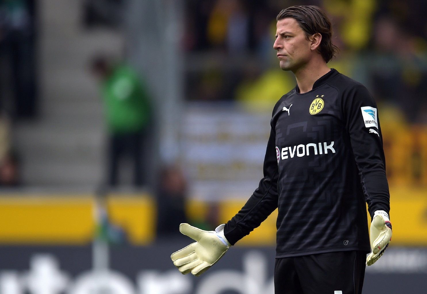 Dortmunds Torwart Roman Weidenfeller fällt im Pokal-Halbfinale aus.