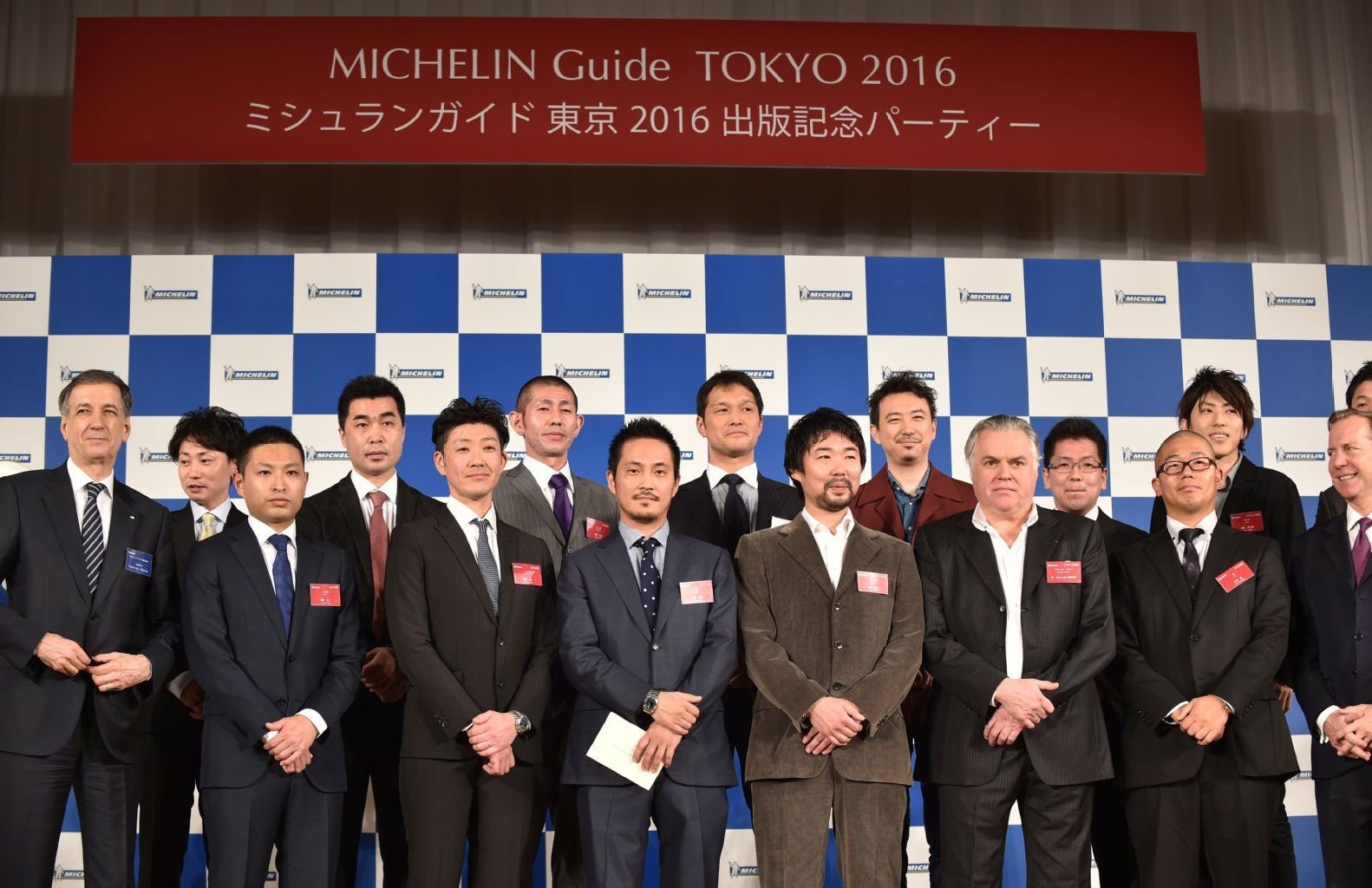 Yuki Onishi (Mitte, vorne) hat einen Michelin-Stern für sein Ramen-Restaurant erhalten.